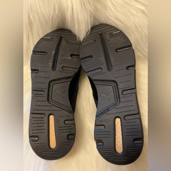 BNIB PUMA SNEAKERS - Picture 5 of 6